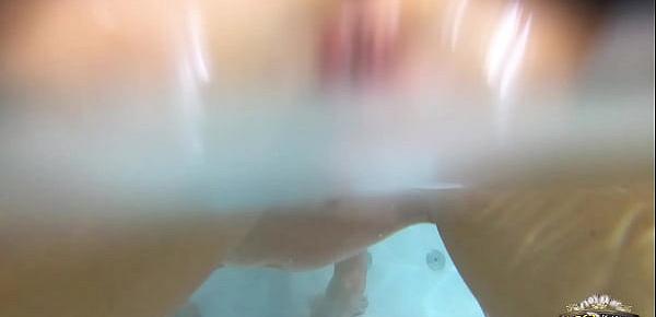  Lara De Santis - homemade italian bitch spreading tits ass and pussy and masturbate underwater in jacuzzi